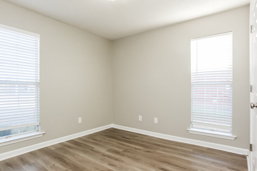 Building Photo - 6325 Sandbourne E