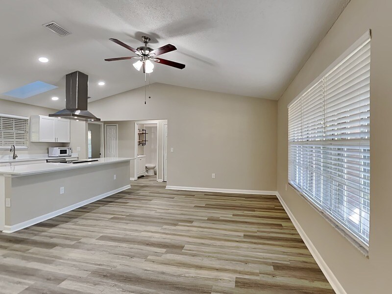 Building Photo - 150 Eldorado Dr