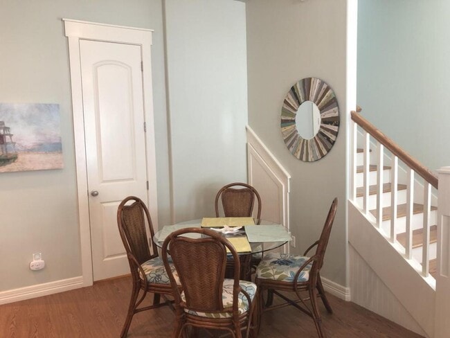 Building Photo - 104 Sailhouse