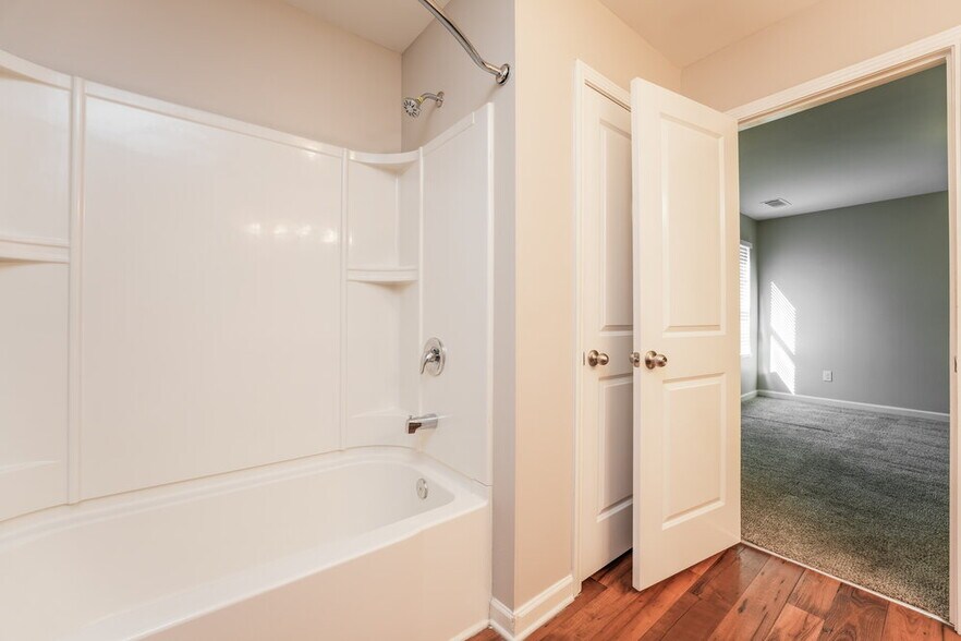 Building Photo - 4110 Dale Dr SE