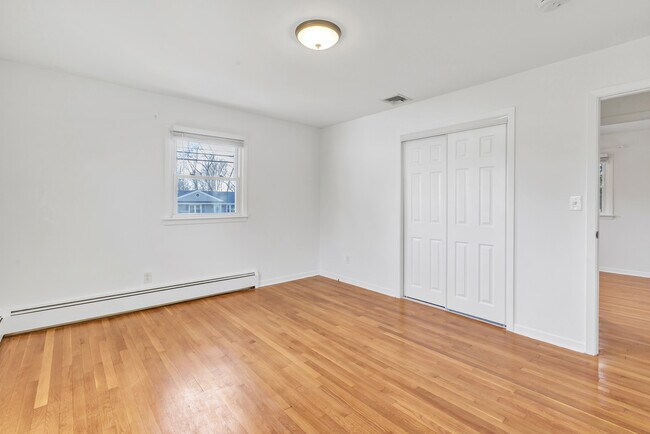 Building Photo - 4 Soundview Ave