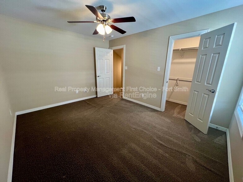 Building Photo - 9921 Landry Dr