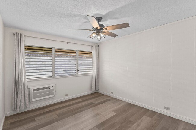 Building Photo - Renovated Tropic Gardens Town House for rent!