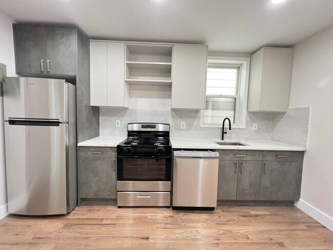 114 W 7th St 2 - 114 W 7th St