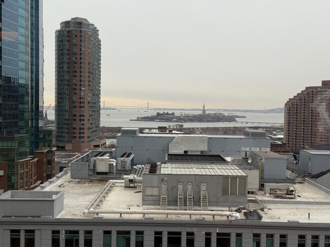 Building Photo - 105 Greene St