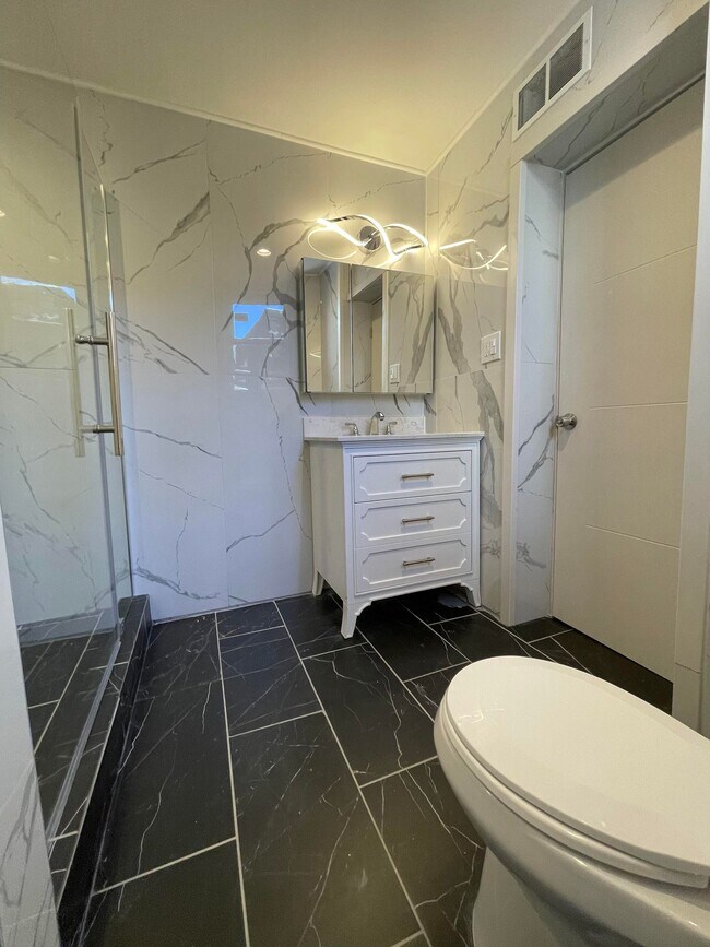 Building Photo - 1700 E Passyunk Ave