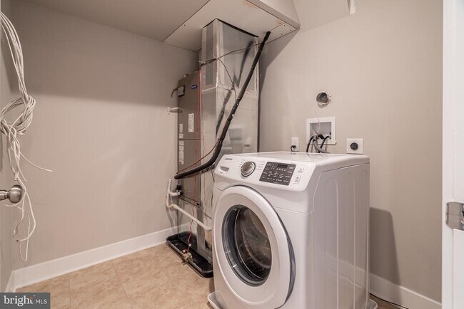 Building Photo - 421 N 39th St