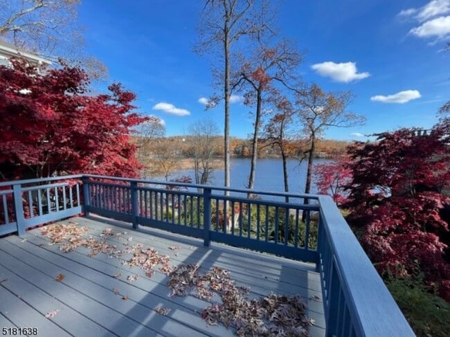 Building Photo - 136 Cedar Lake Rd W