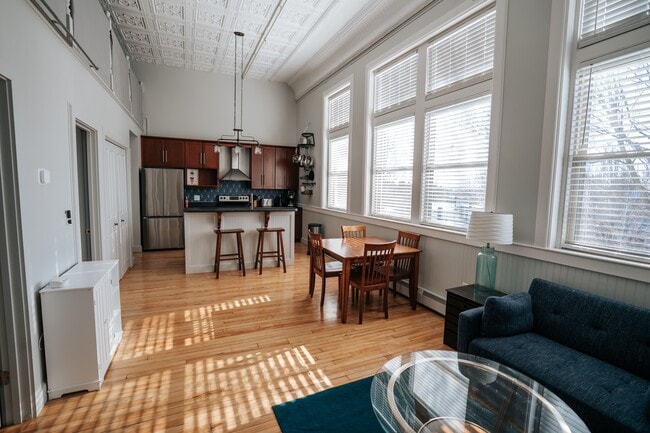 Building Photo - 1251 Congress St