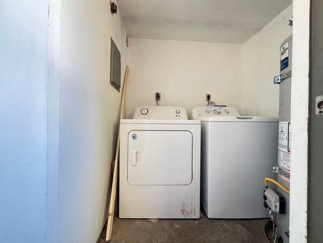 Building Photo - Charming home located in  Henderson