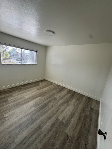 Building Photo - 1133 E Alosta Ave