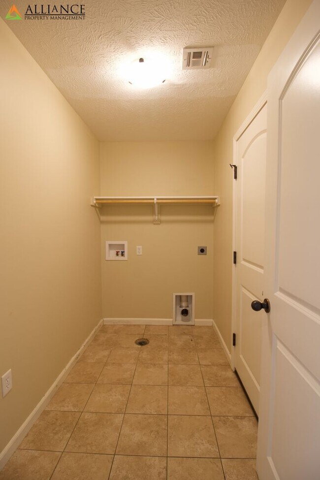 Building Photo - Beautiful Home on Corner Lot!