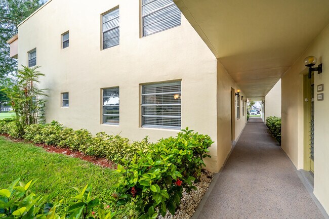 Building Photo - 244 Normandy Ln