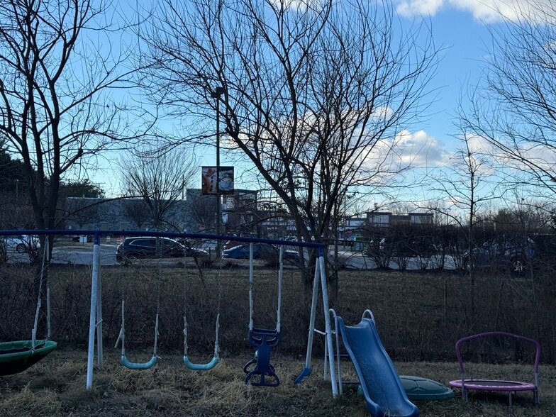 Building Photo - 9942 Frederick Rd