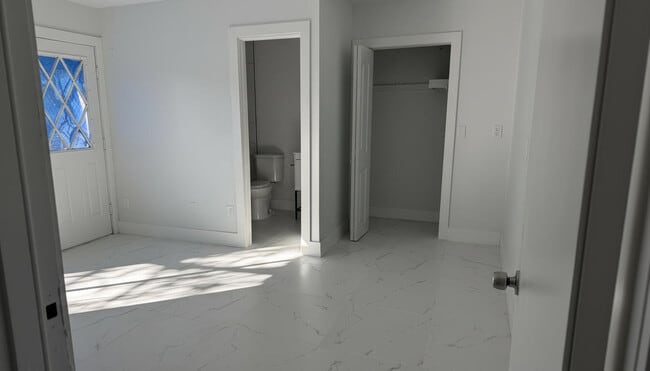 Building Photo - 4852 Weymouth St