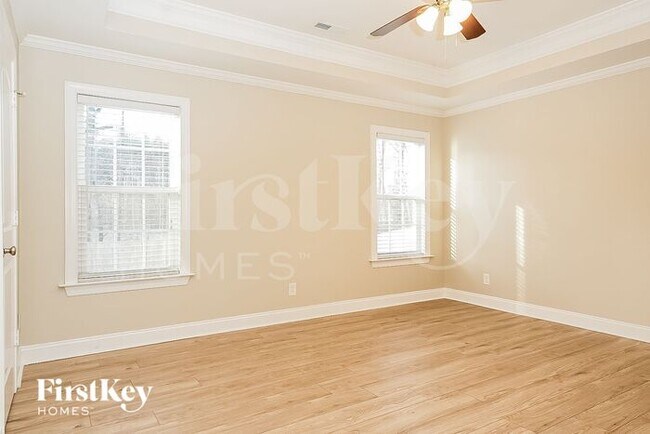 Building Photo - 649 Woodlake Park Dr