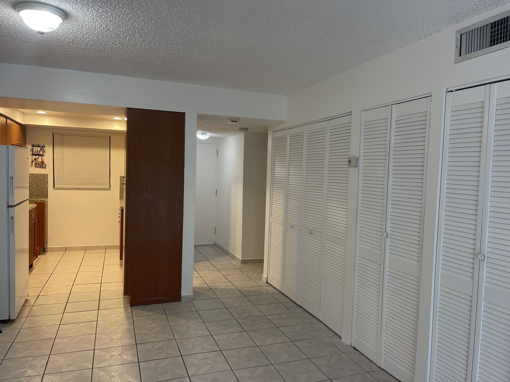 Building Photo - 2744 W 60th St