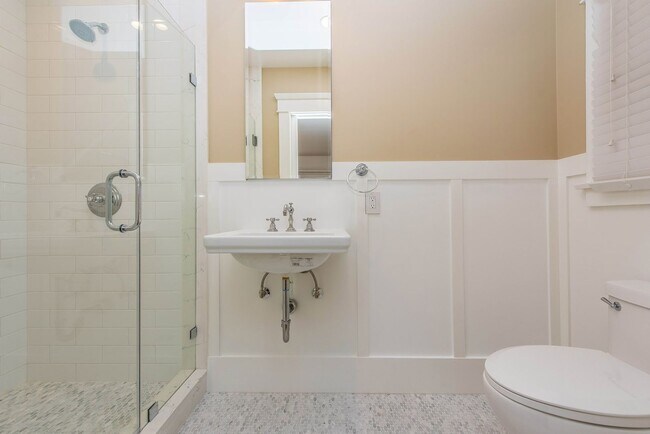 Building Photo - 306 N Shaffer St