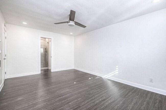 Building Photo - Updated 2-bedroom 2-bath condo in North Park!