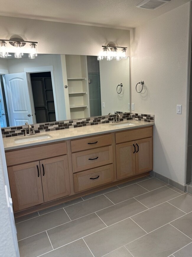 Building Photo - Alderbrook Homes, Newer Construction!
