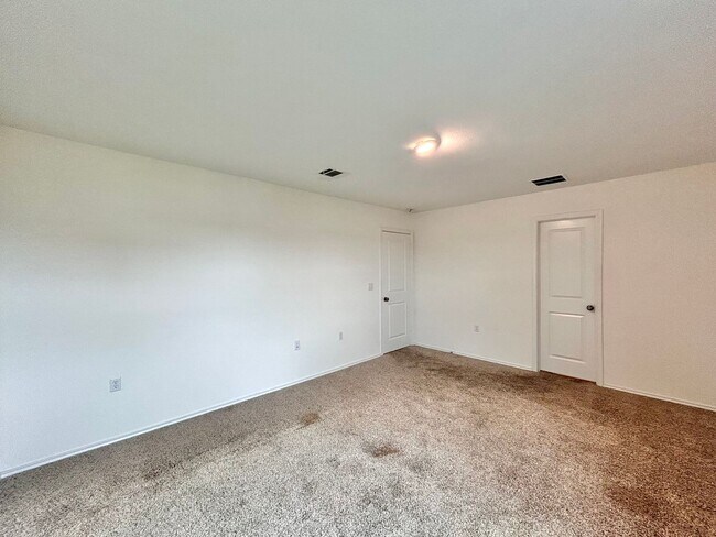 Building Photo - Your Next Home Awaits – Bright, Modern & M...