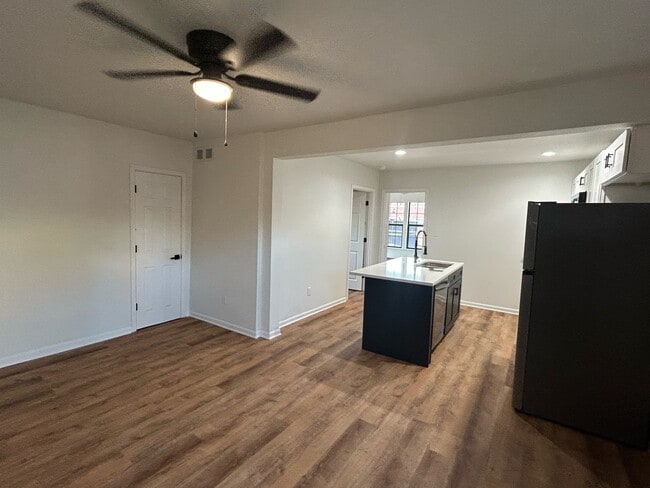 Building Photo - 923 McMath Ave