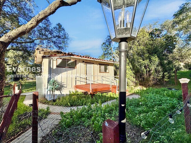 Building Photo - 6489 Rainbow Heights Rd