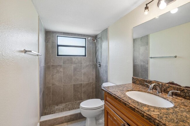 Building Photo - 1453 Lake Crystal Dr