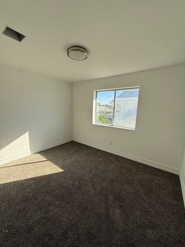 Building Photo - 4 BEDROOM IN RANCHO SERENO - FRESHLY REMODELED