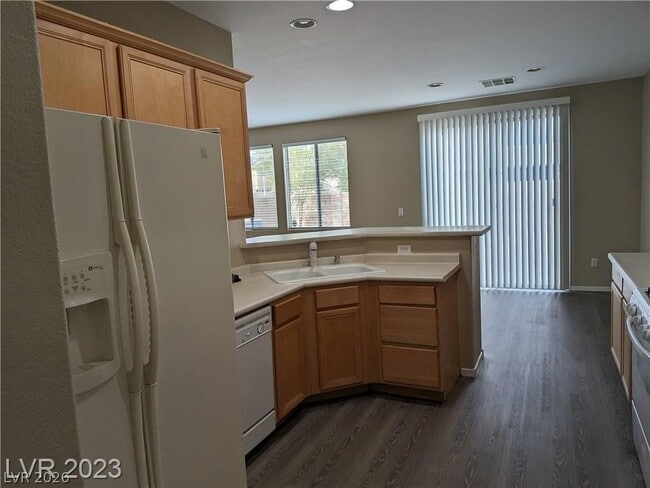 Building Photo - 6298 W Levi Ave