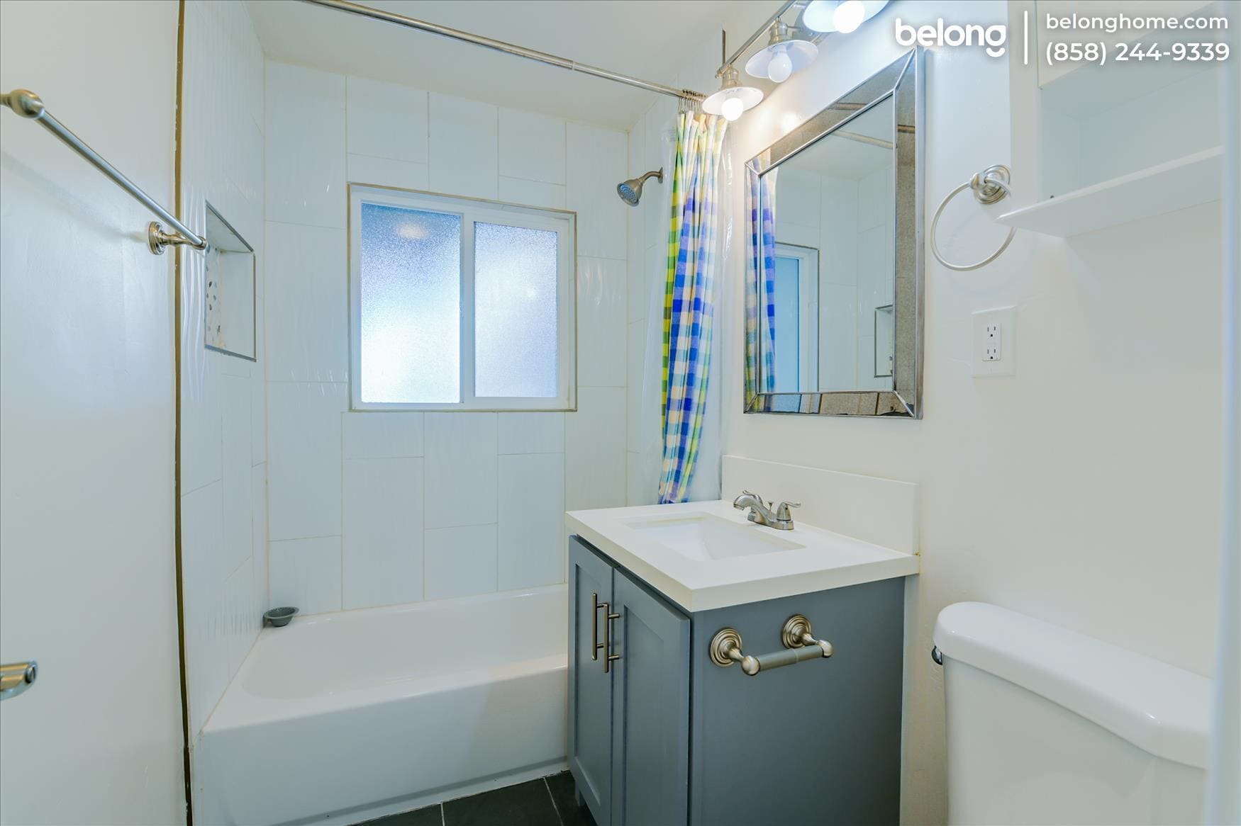 Building Photo - 2563 Roseview Pl