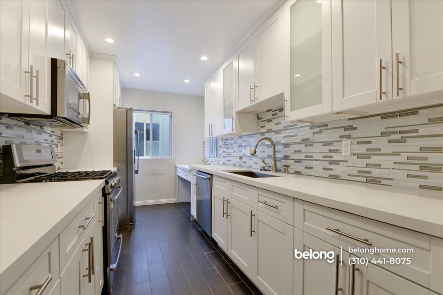Building Photo - 2223 S Bentley Ave