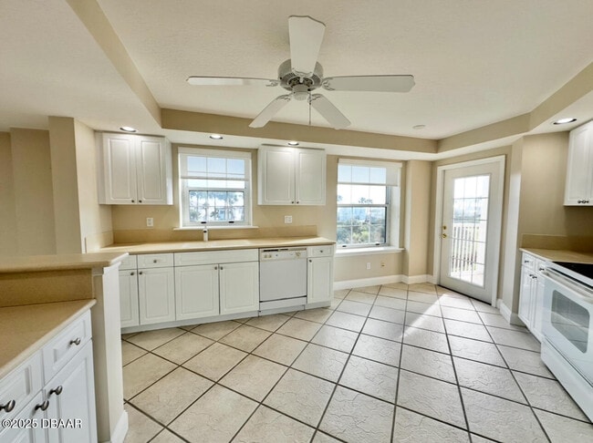 Building Photo - 4670 Links Village Dr