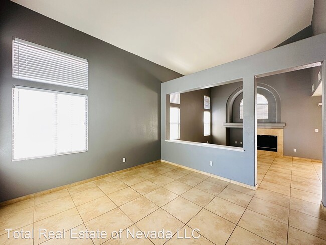 Building Photo - 5 br, 3 bath House - 4353 Silver Bay St