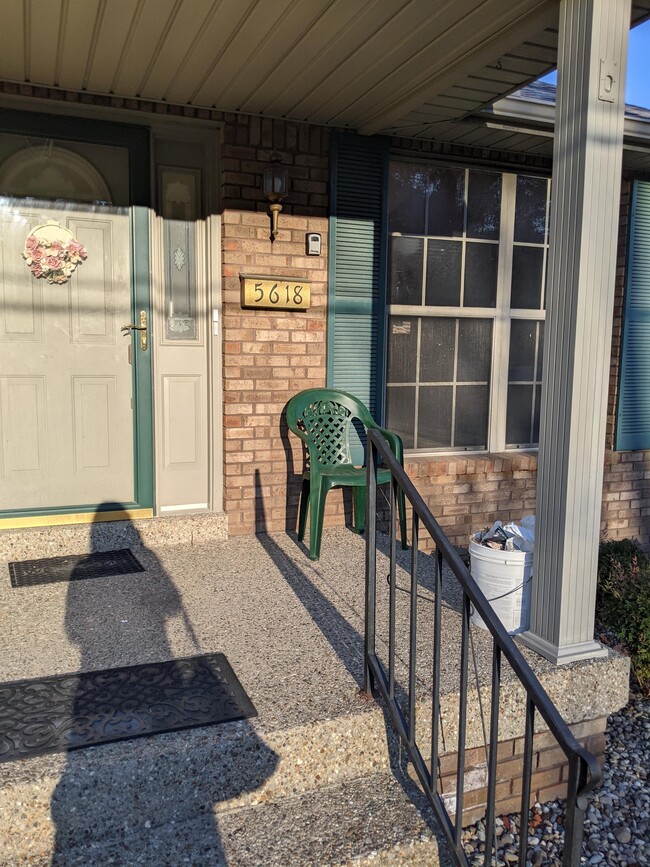 Building Photo - 5618 Bruns Dr