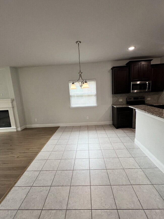 Building Photo - 688 Navasota Dr