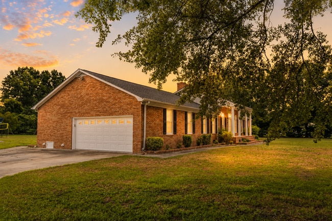 Building Photo - 2112 Leon Dr
