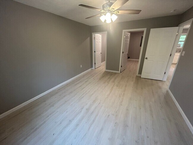 Building Photo - 204 Eastcrest Dr