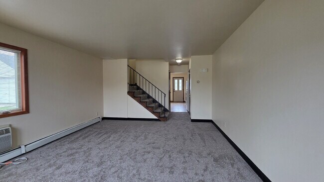 Building Photo - Spacious 2-Bedroom Townhouse w/ Water Incl...
