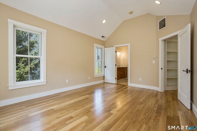 Building Photo - 14 Burr Rd