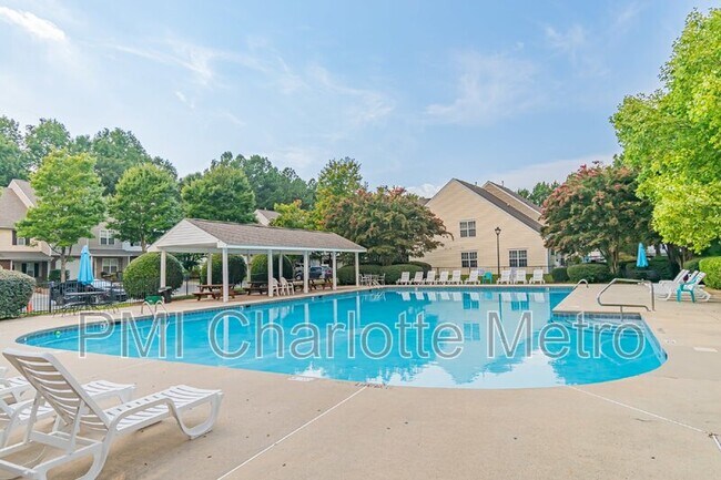 Building Photo - 8289 Christmas Ct