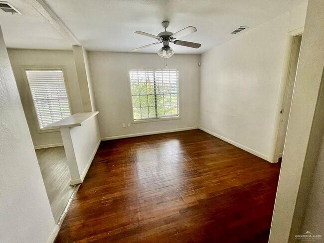 Building Photo - 17 Vine Ave