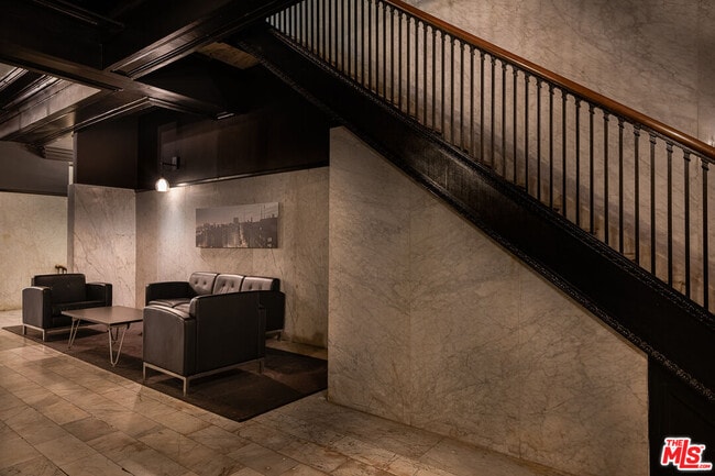 Building Photo - 460 S Spring St