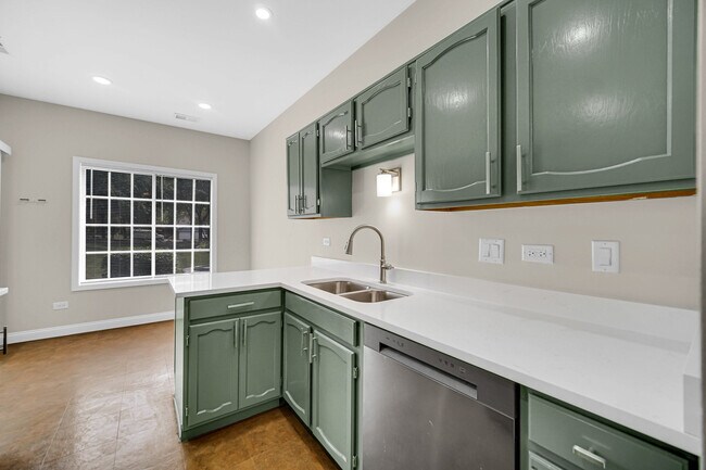 Building Photo - 1661 Commodore Ct