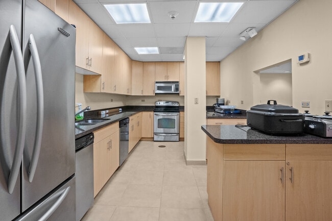 Building Photo - 2100 S Ocean Dr