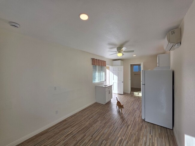 Building Photo - 524 W Greenwood Ave