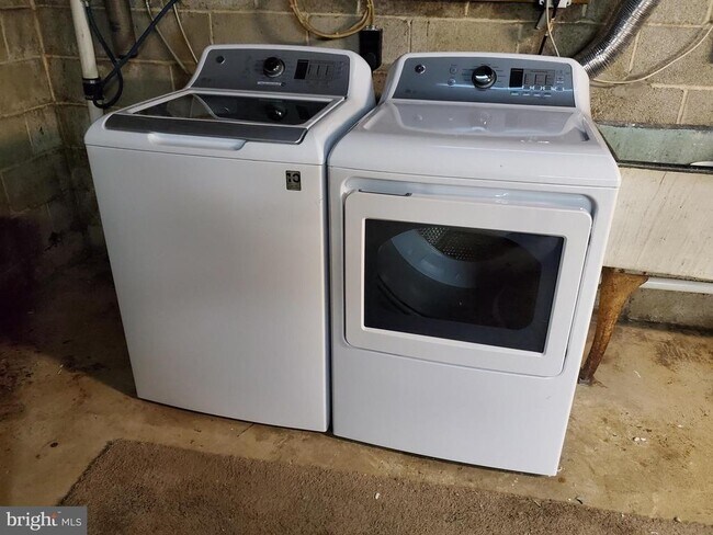 Building Photo - 119 Mt Airy Rd