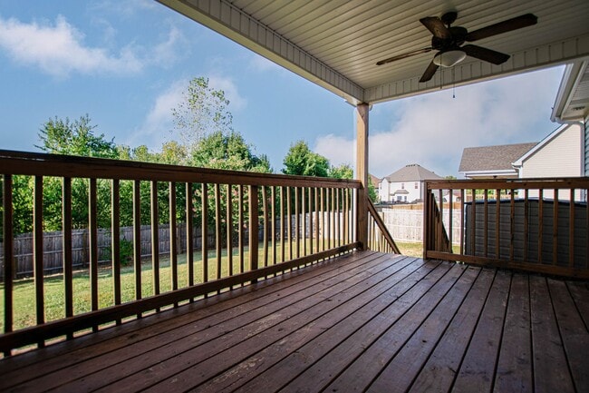 Building Photo - Pet Friendly Three Bedroom!
