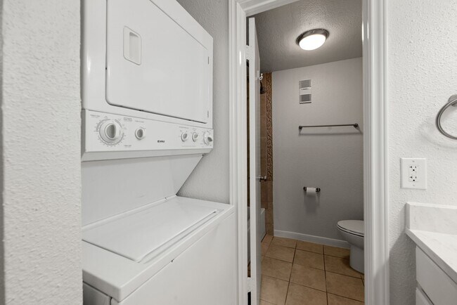 Building Photo - 5711 Sugar Hill Dr