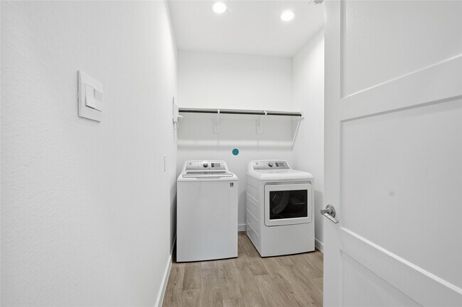 Building Photo - 14251 Big Bnd Dr